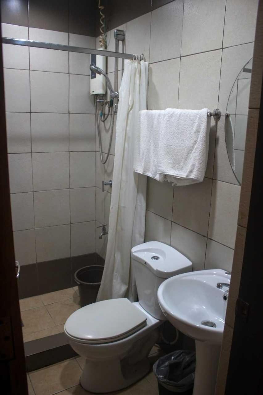 Oyo 1011 First Hotel Manila Zewnętrze zdjęcie