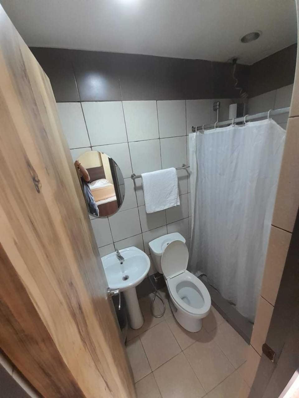 Oyo 1011 First Hotel Manila Zewnętrze zdjęcie