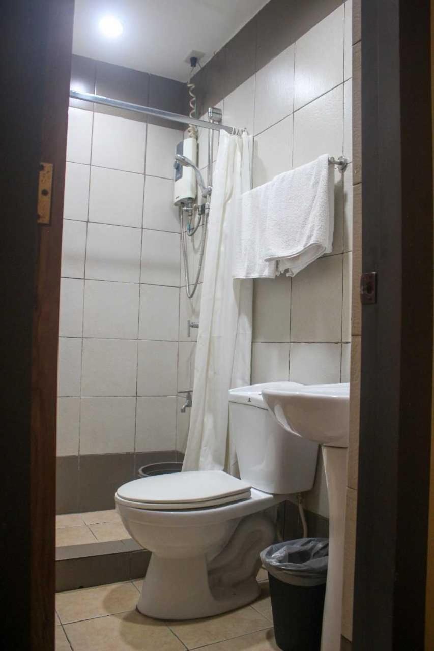 Oyo 1011 First Hotel Manila Zewnętrze zdjęcie
