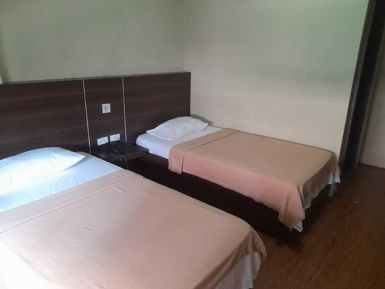 Oyo 1011 First Hotel Manila Zewnętrze zdjęcie