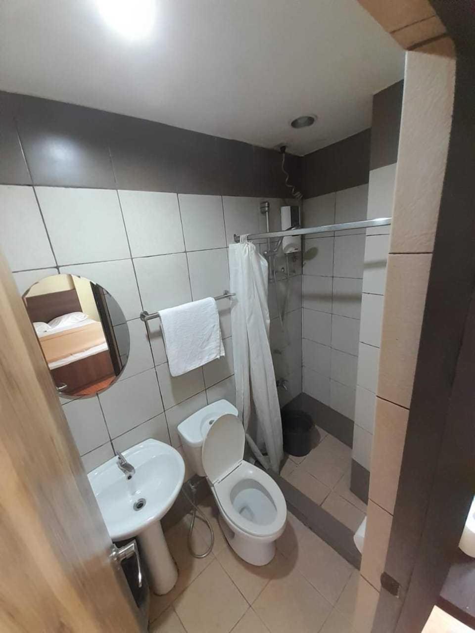Oyo 1011 First Hotel Manila Zewnętrze zdjęcie